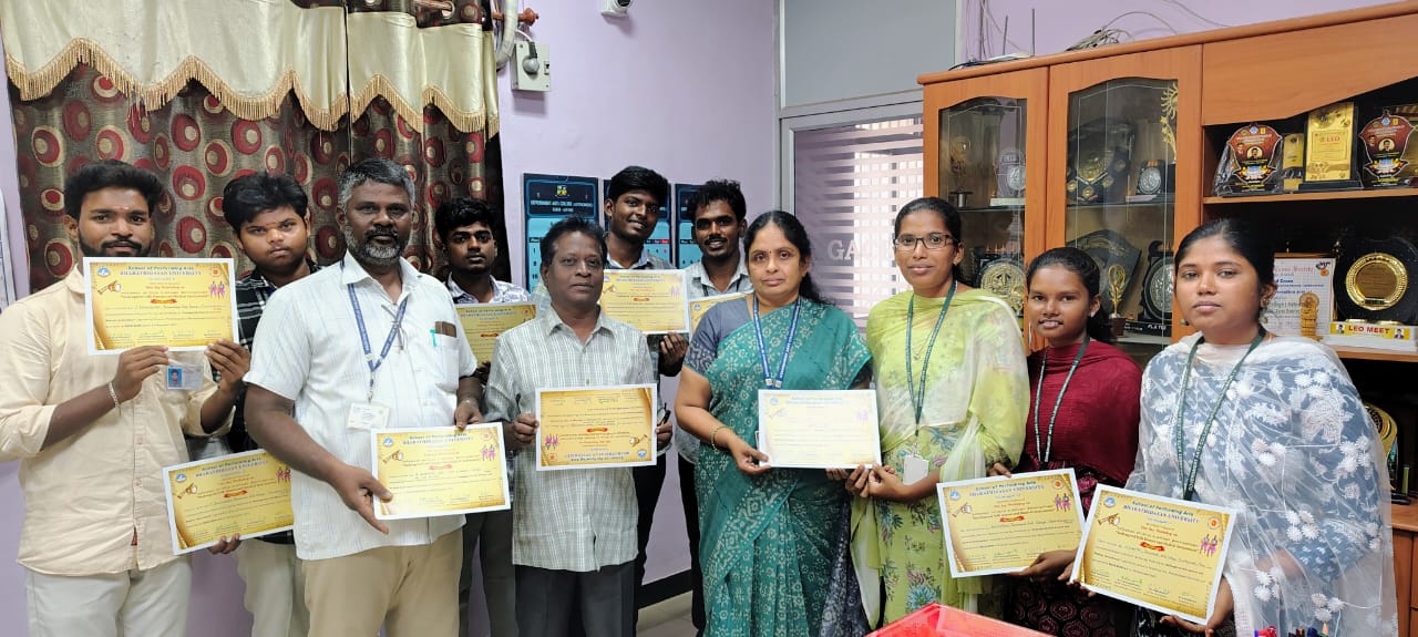 நலிந்து வரும் நாட்டுப்புற நடனங்களும், இசைக் கருவிகளும்